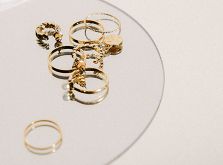 Goldener Schmuck